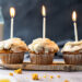 Kürbis-Muffins mit Frosting und Geburtstagskerzen